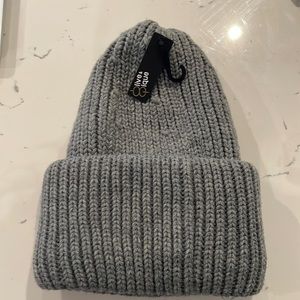 BRAND NEW NEVER WORN Olive & Pique Gray Snowhat